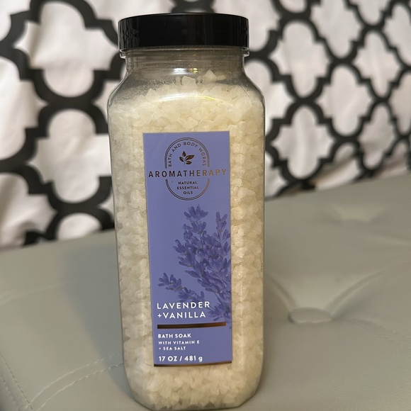 Bath & Body Works Aromatherapy Lavender Vanilla Bath Soak 17 oz. 90% Full Vit. E - Picture 3 of 5